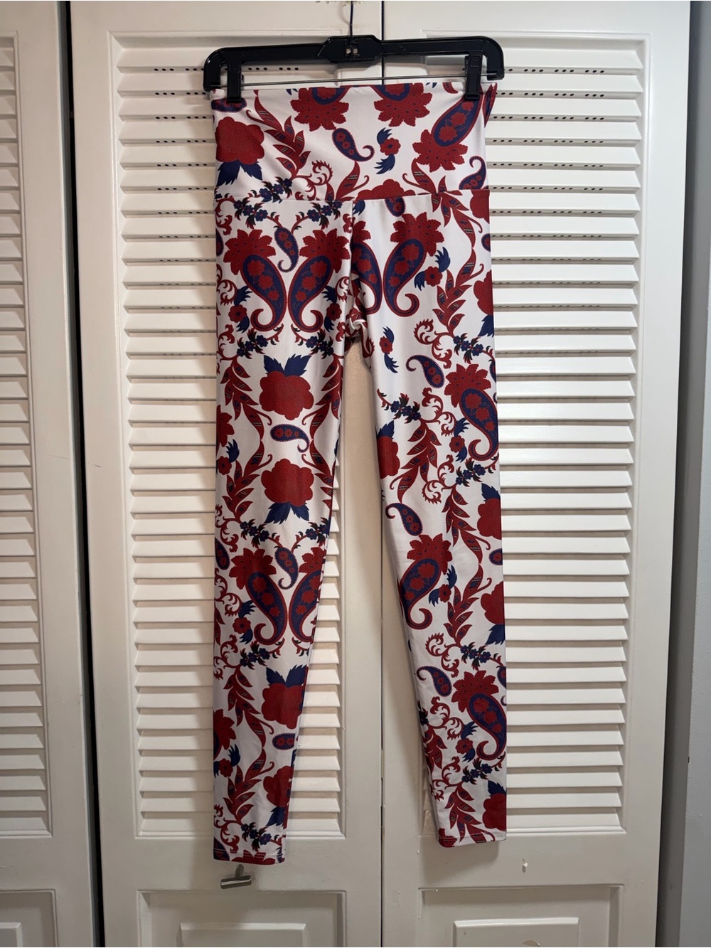 Onzie High-Waist Floral Paisley Leggings in White, Red & Blue - Picture 1 of 2